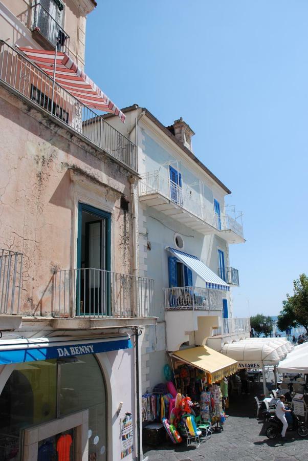 شقة Casa In Piazza مينوري المظهر الخارجي الصورة